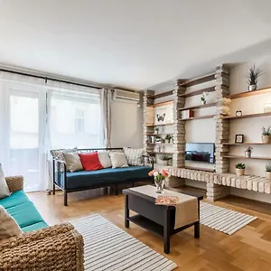 Bpr Golden Corner With Balcony & A/c דירה