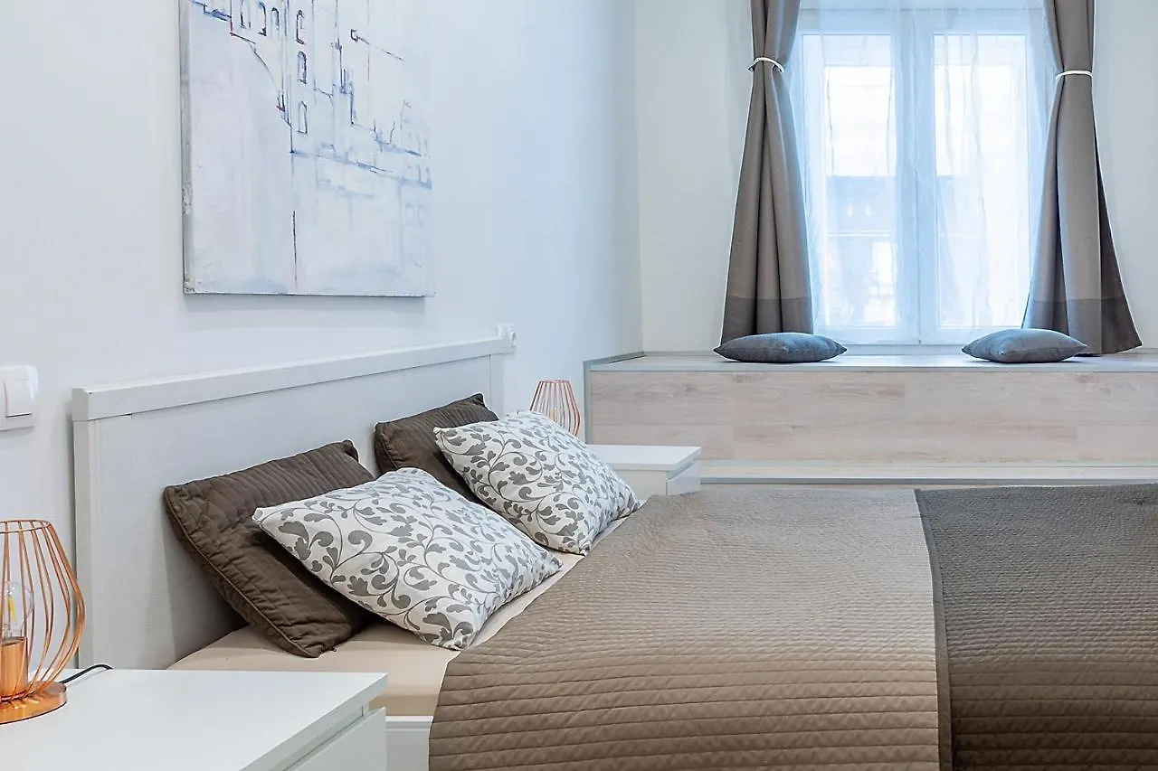 Goldcentral Apartment Dob Budapest 0*,  Hungary
